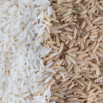 Qual é a diferença do arroz branco pro integral?